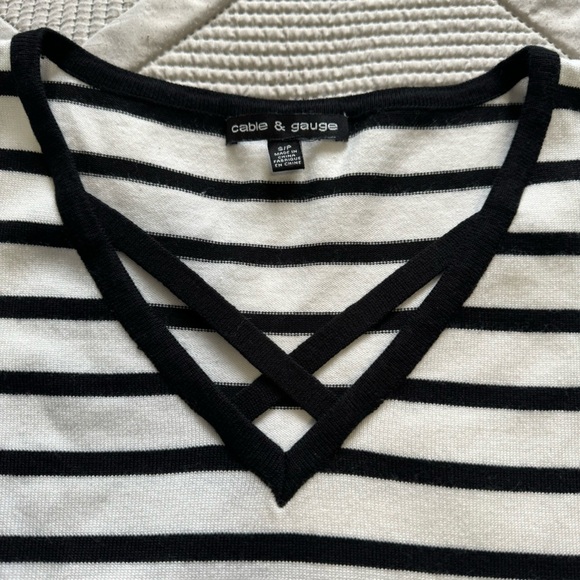 Cable & Gauge fine knit Striped V Neck Sweater w criss-cross neckline Sz S - Picture 8 of 8